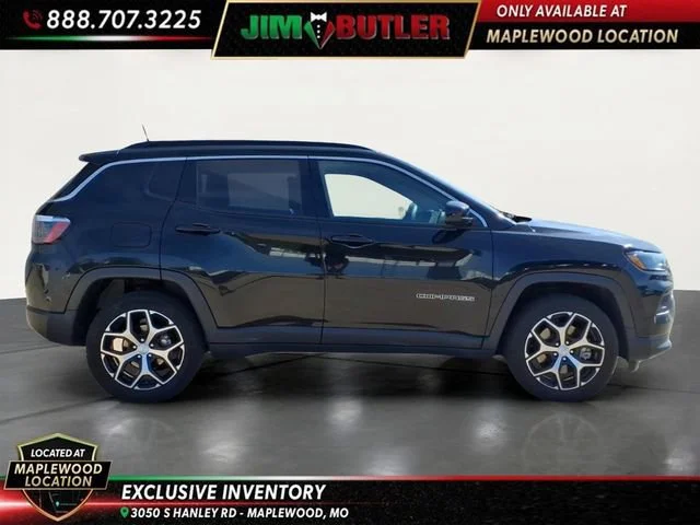 Used 2024  Jeep Latitude image 5