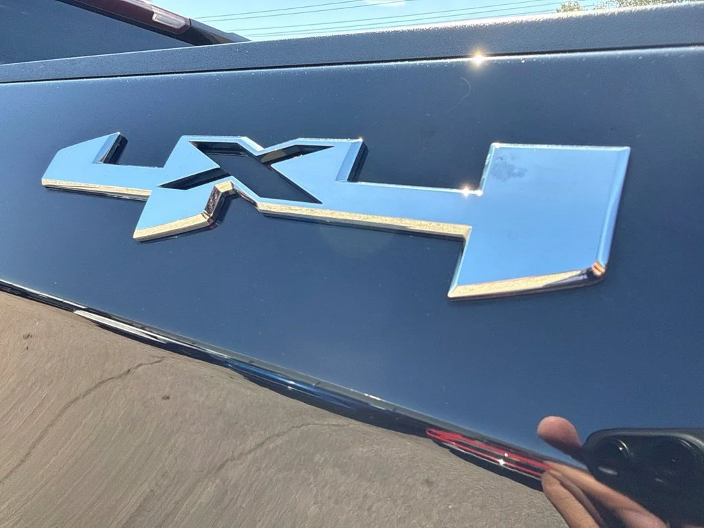 Used 2025 Onyx Black GMC Elevation image 36
