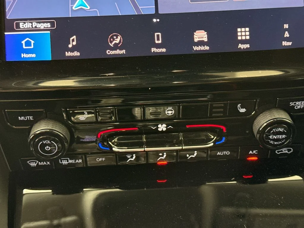 Used 2022 White Jeep 4xe image 16