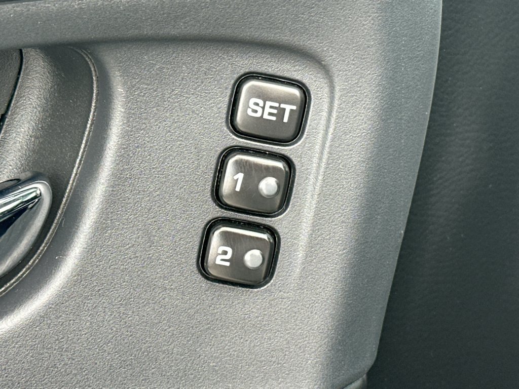 Used 2018 Pearl White Nissan SL image 16