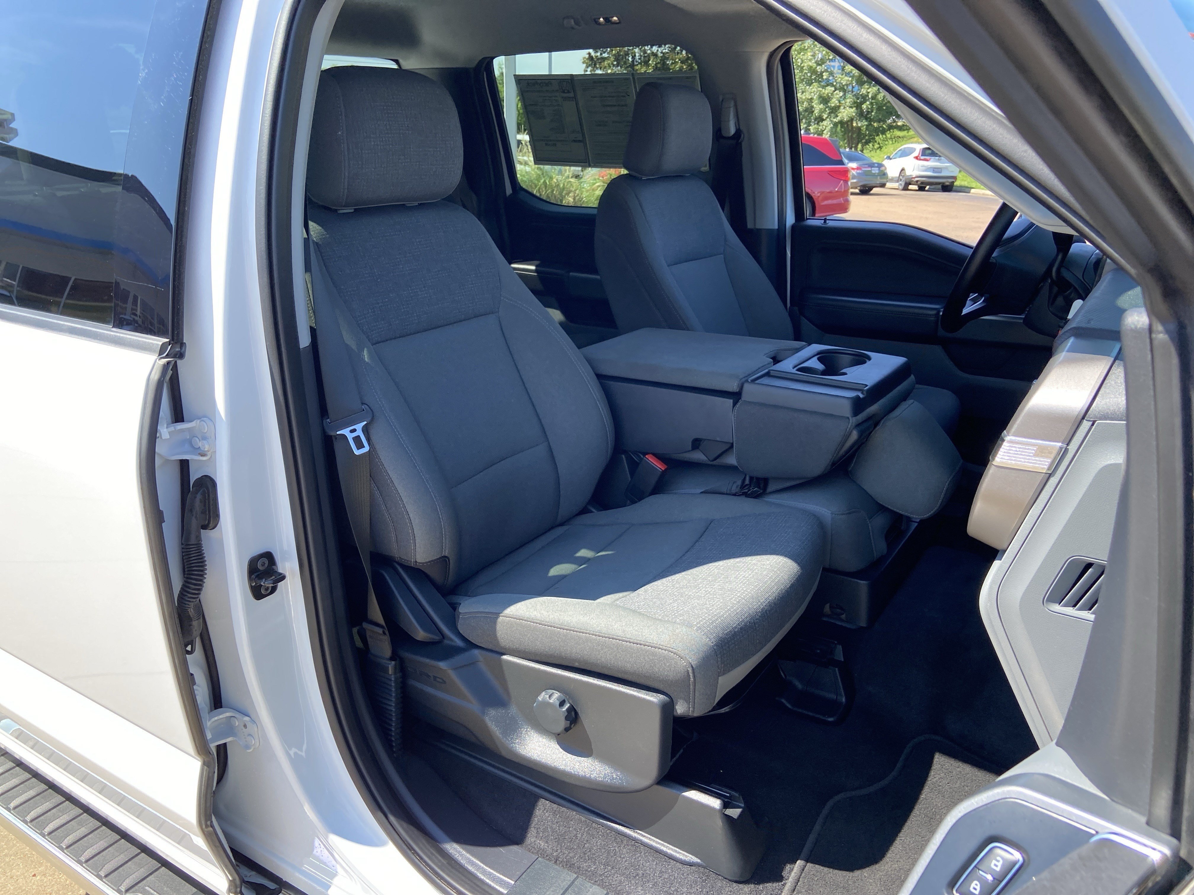 2025 Ford F-150 XLT - Photo 20