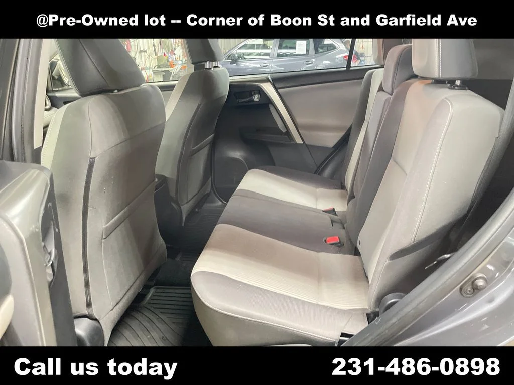Used 2014 Gray Toyota XLE image 27
