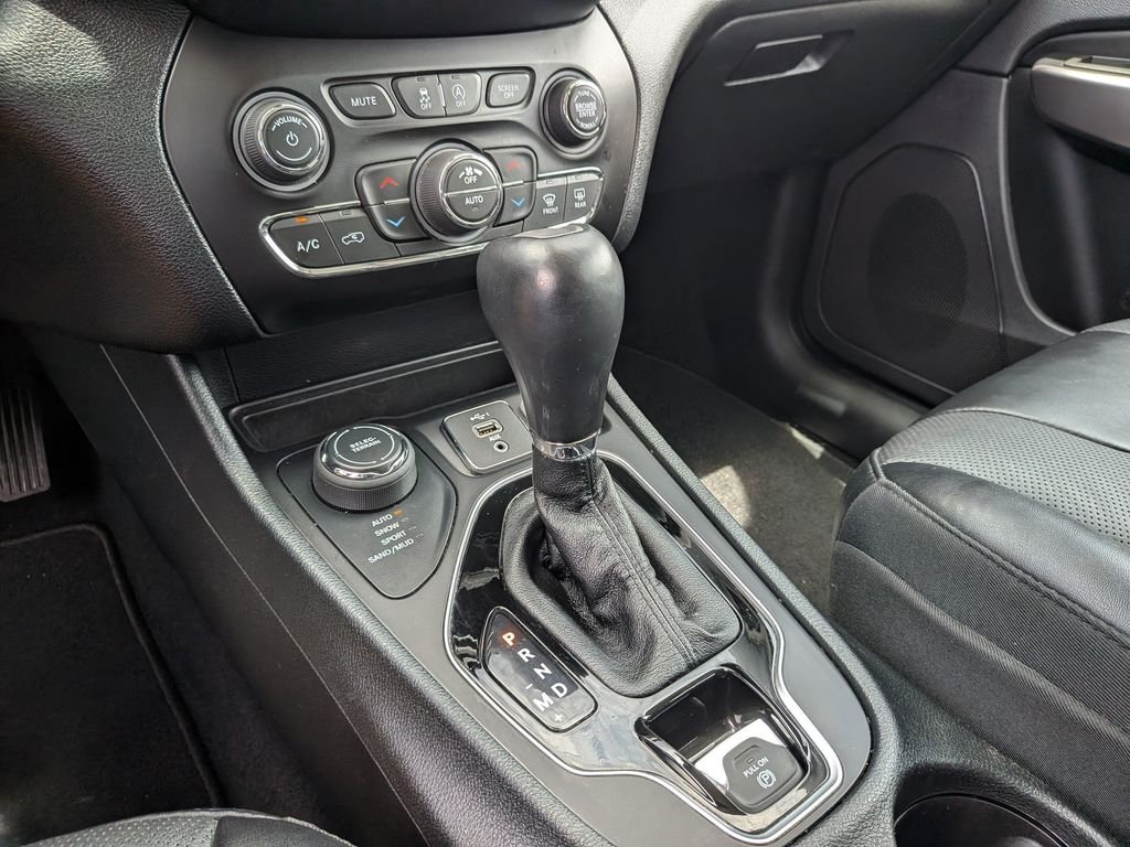 Used 2022 Gray Jeep Limited image 24