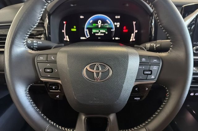 Used 2025 Ice Cap Toyota SE image 29