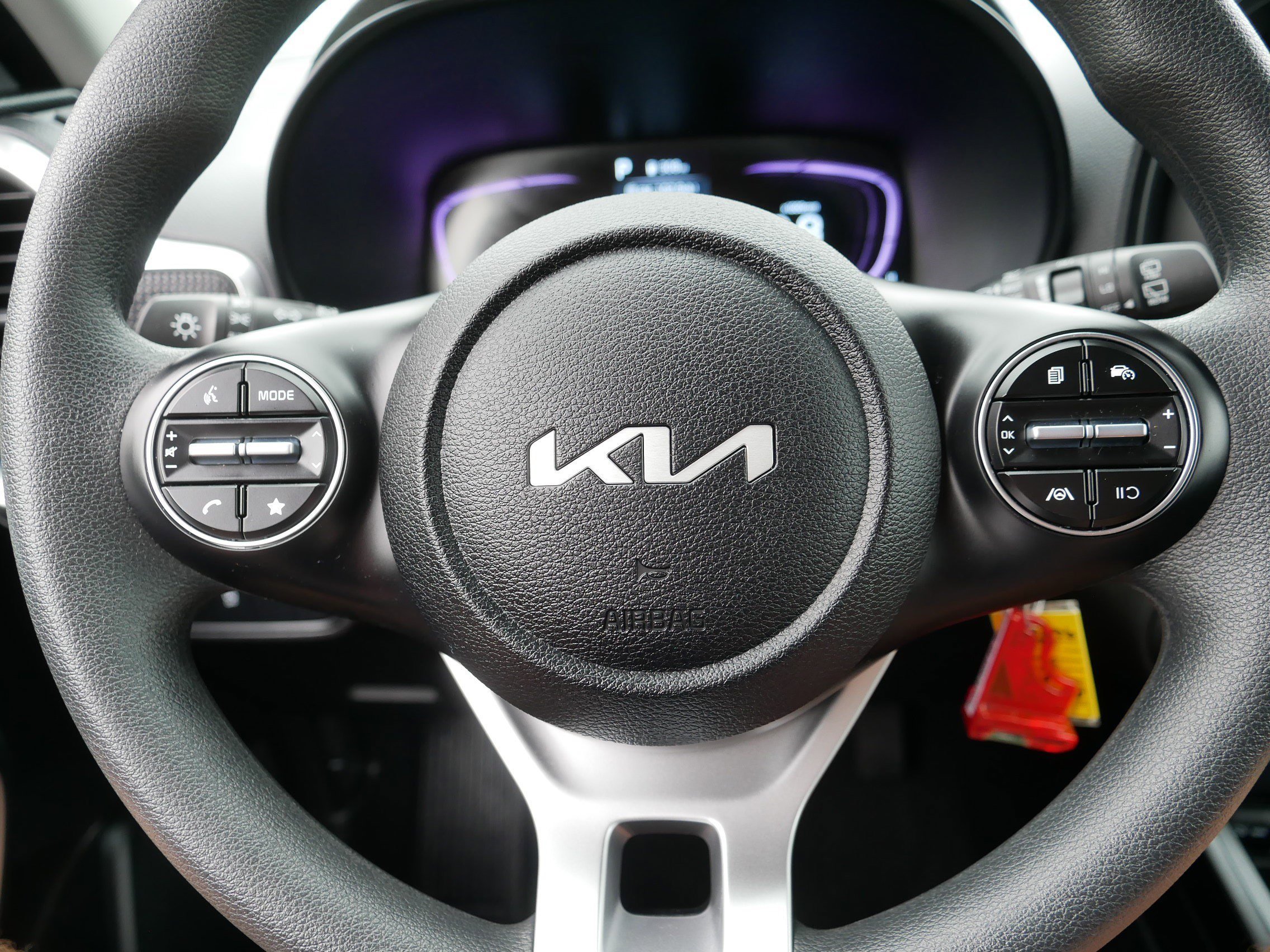 Used 2025  Kia LX image 25