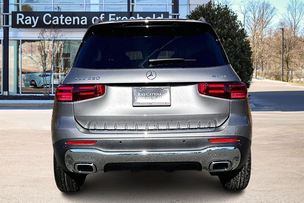 New 2026 Mountain Grey Metallic Mercedes-Benz GLB 250 image 4