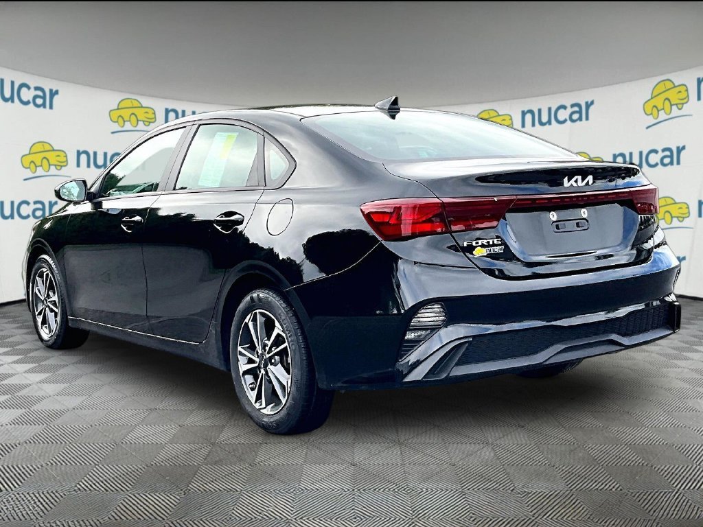 Used 2023 Black Kia LXS image 4