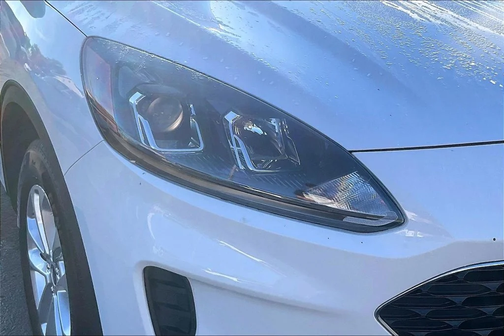 Certified Used 2022 Oxford White Ford SE image 28
