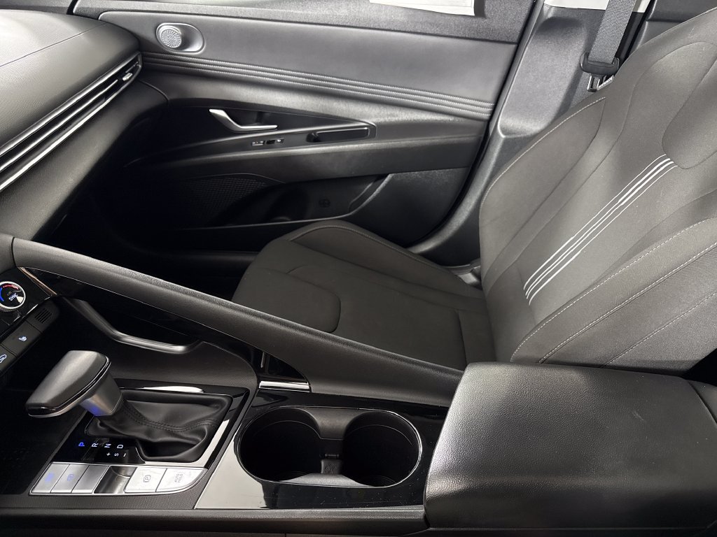 Used 2022 Black Hyundai SEL image 21