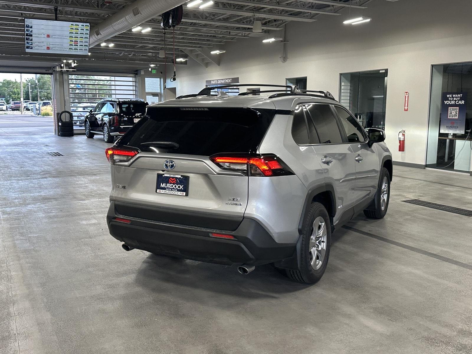 2024 Toyota RAV4 XLE - Photo 12