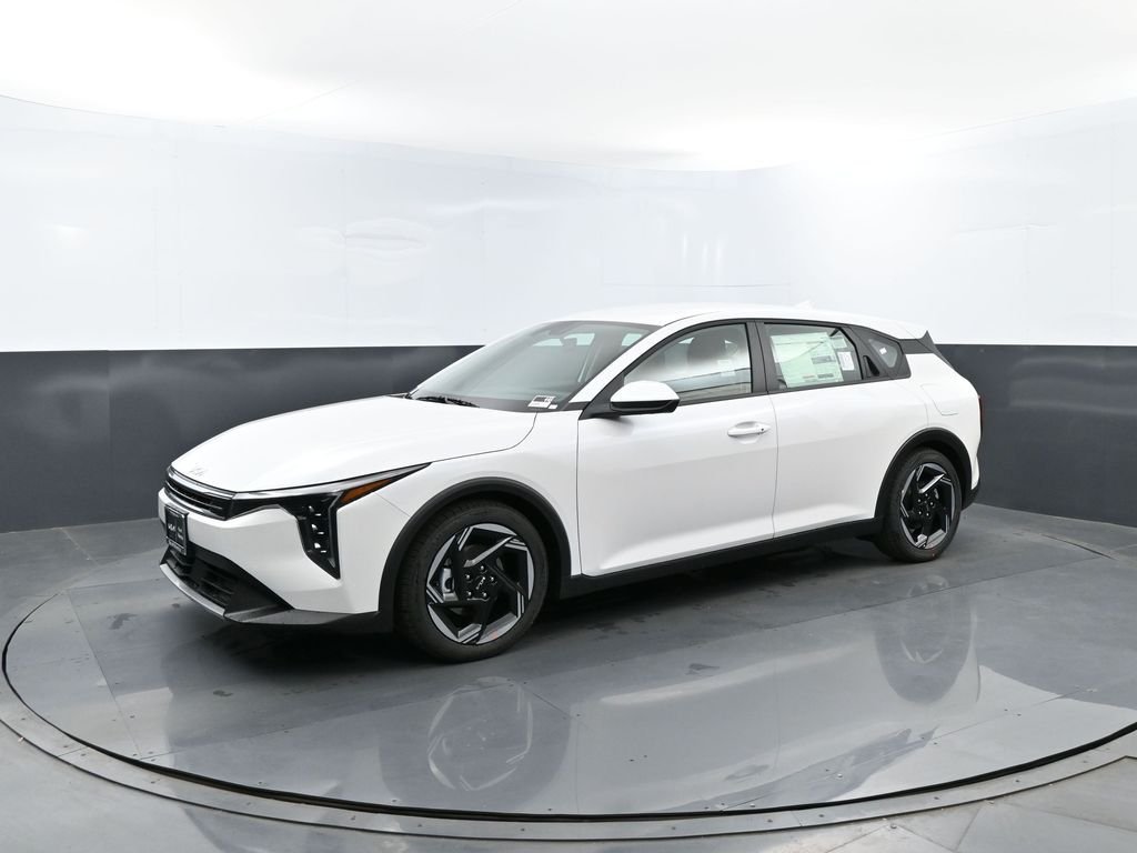 2026 Kia K4 EX AT Hatchback's photo