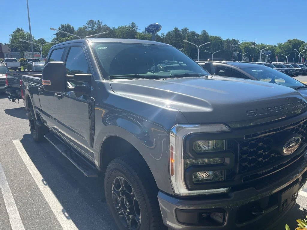 Used 2025 Gray Ford XL image 13