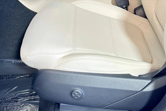 New 2026 Polar White Mercedes-Benz GLC 300 image 47