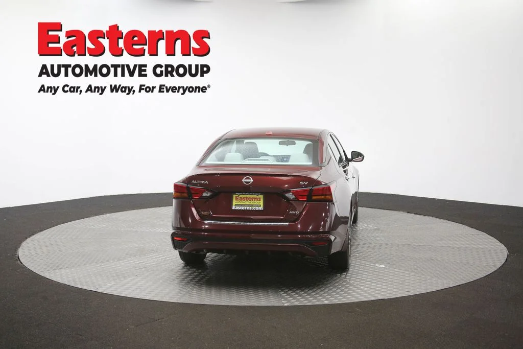 Used 2023 Red Nissan 2.5 SV image 37