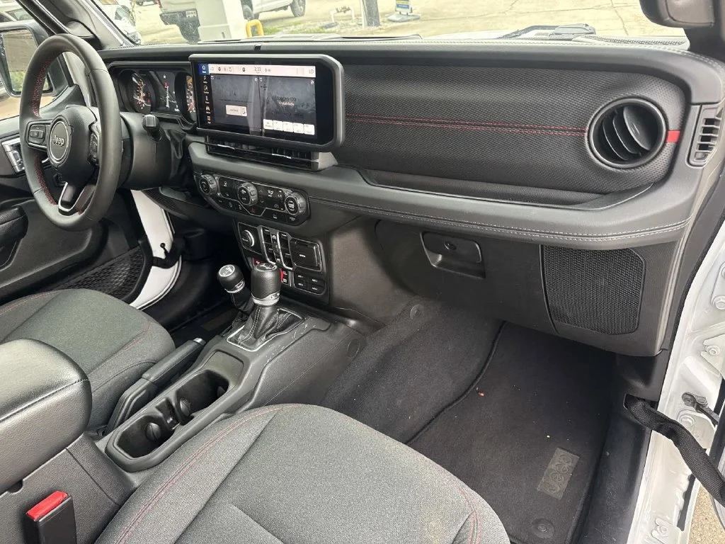 Used 2025 White Jeep Rubicon image 23