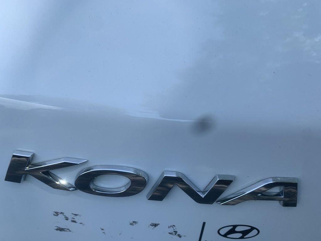 Used 2023 White Hyundai SEL image 7