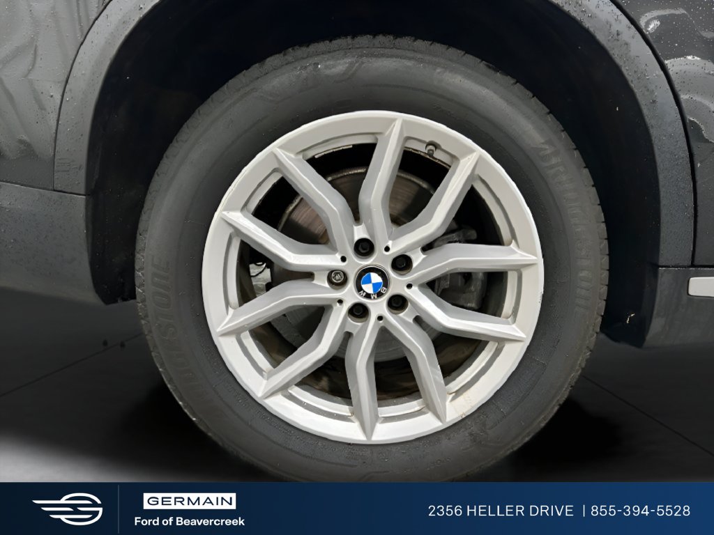 Used 2021 Black Sapphire Metallic BMW xDrive40i image 24