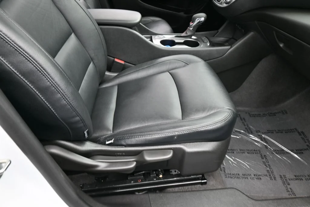 Used 2024 Summit White Chevrolet RS image 36