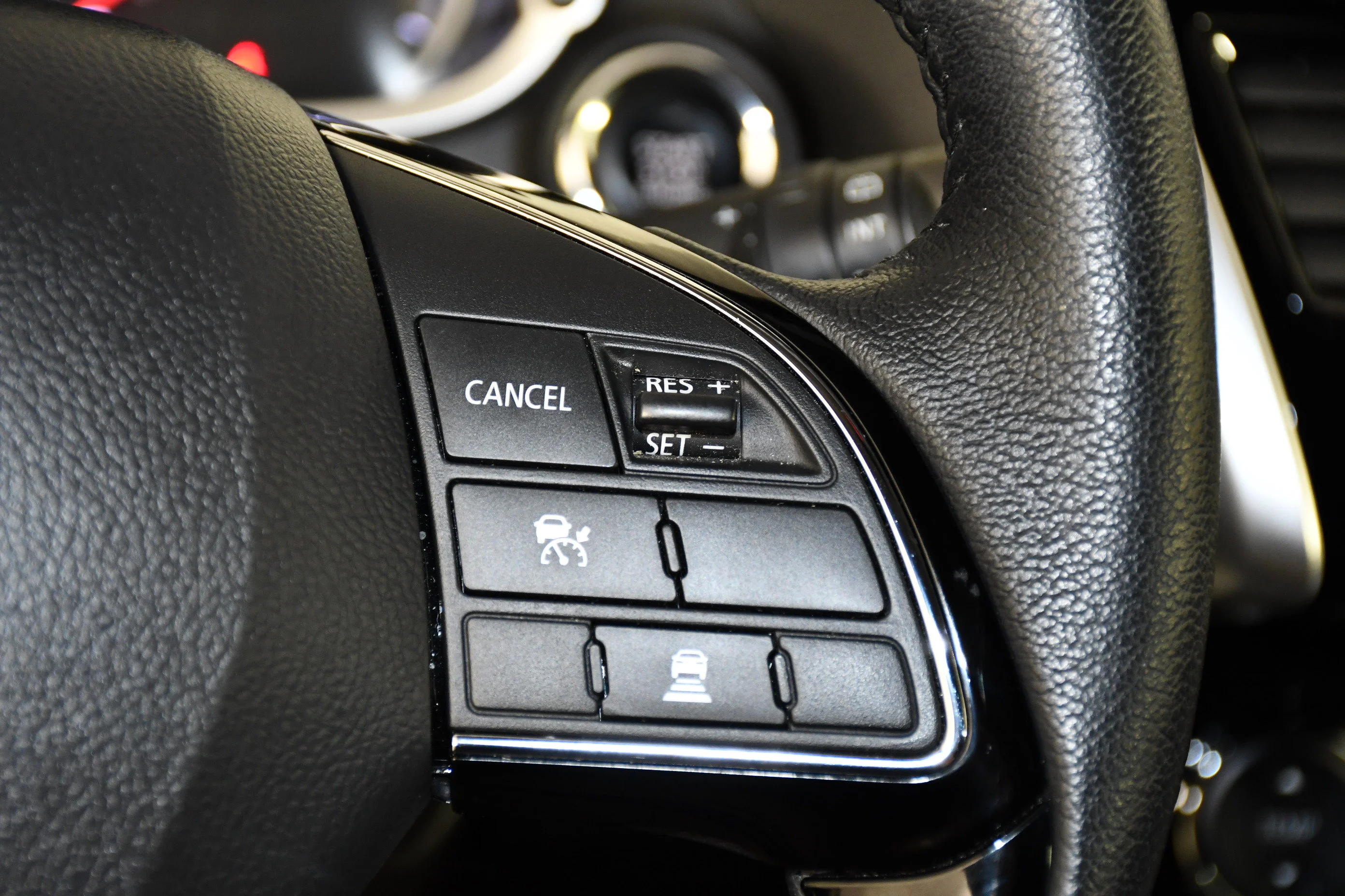 Certified Used 2024 Red Diamond Mitsubishi SE image 21