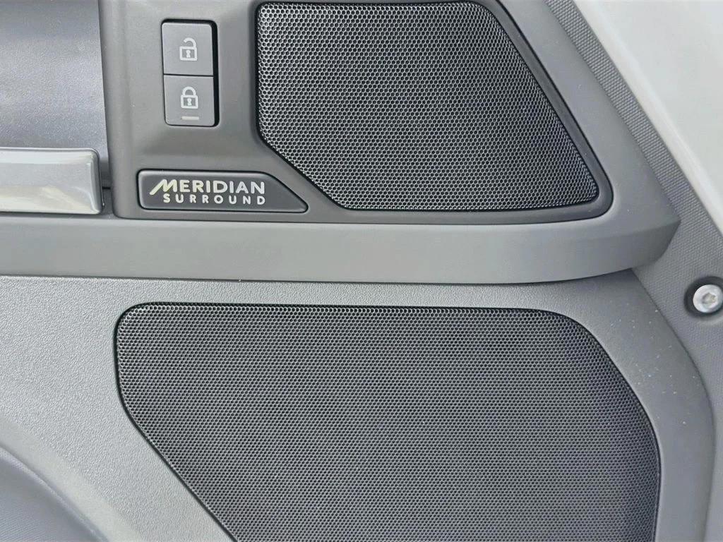 2026 Land Rover Defender X-Dynamic SE - Photo 19