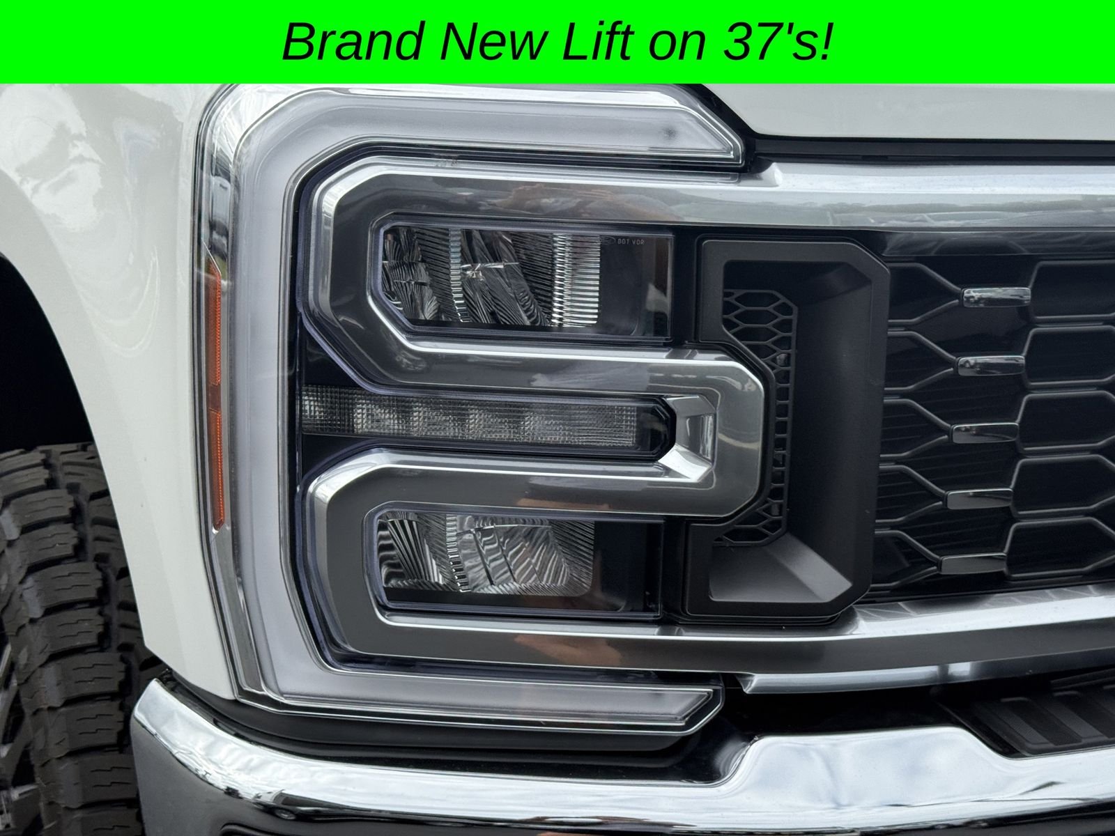 Used 2025 White Ford Lariat image 10