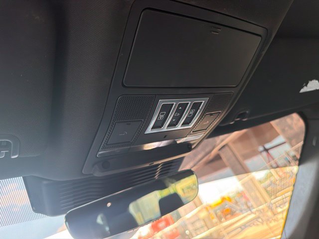 Used 2023 Blue Land Rover S R-Dynamic image 13