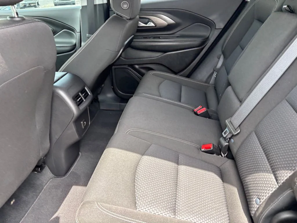 Used 2024  GMC SLE image 29