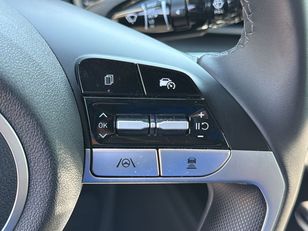 2025 Hyundai Elantra Limited - Photo 28