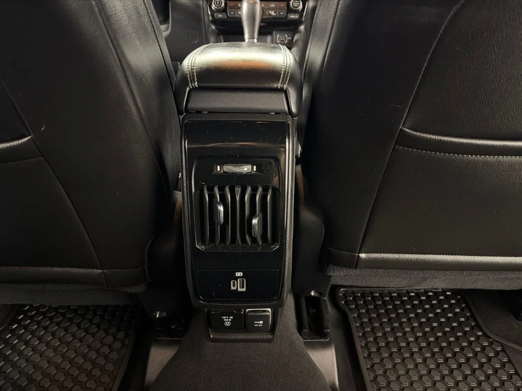 Used 2022 White Jeep Latitude image 20