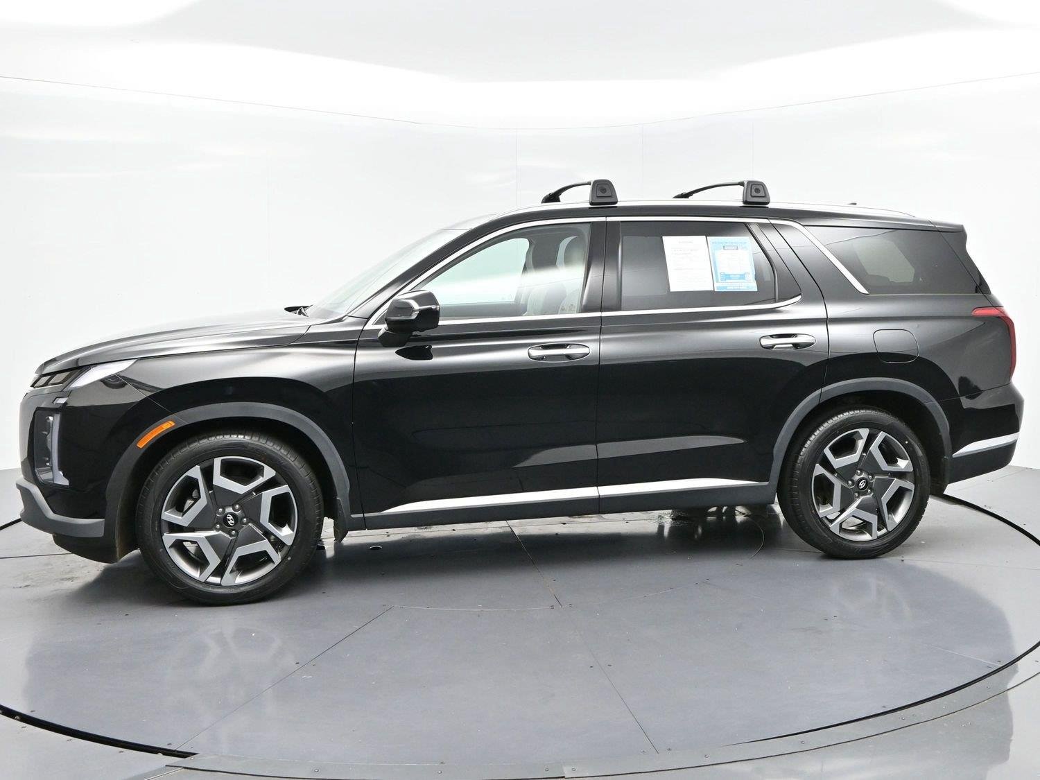 Used 2023 Abyss Black Pearl Hyundai Limited image 4