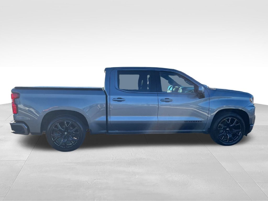 Used 2022 Gray Chevrolet High Country image 6