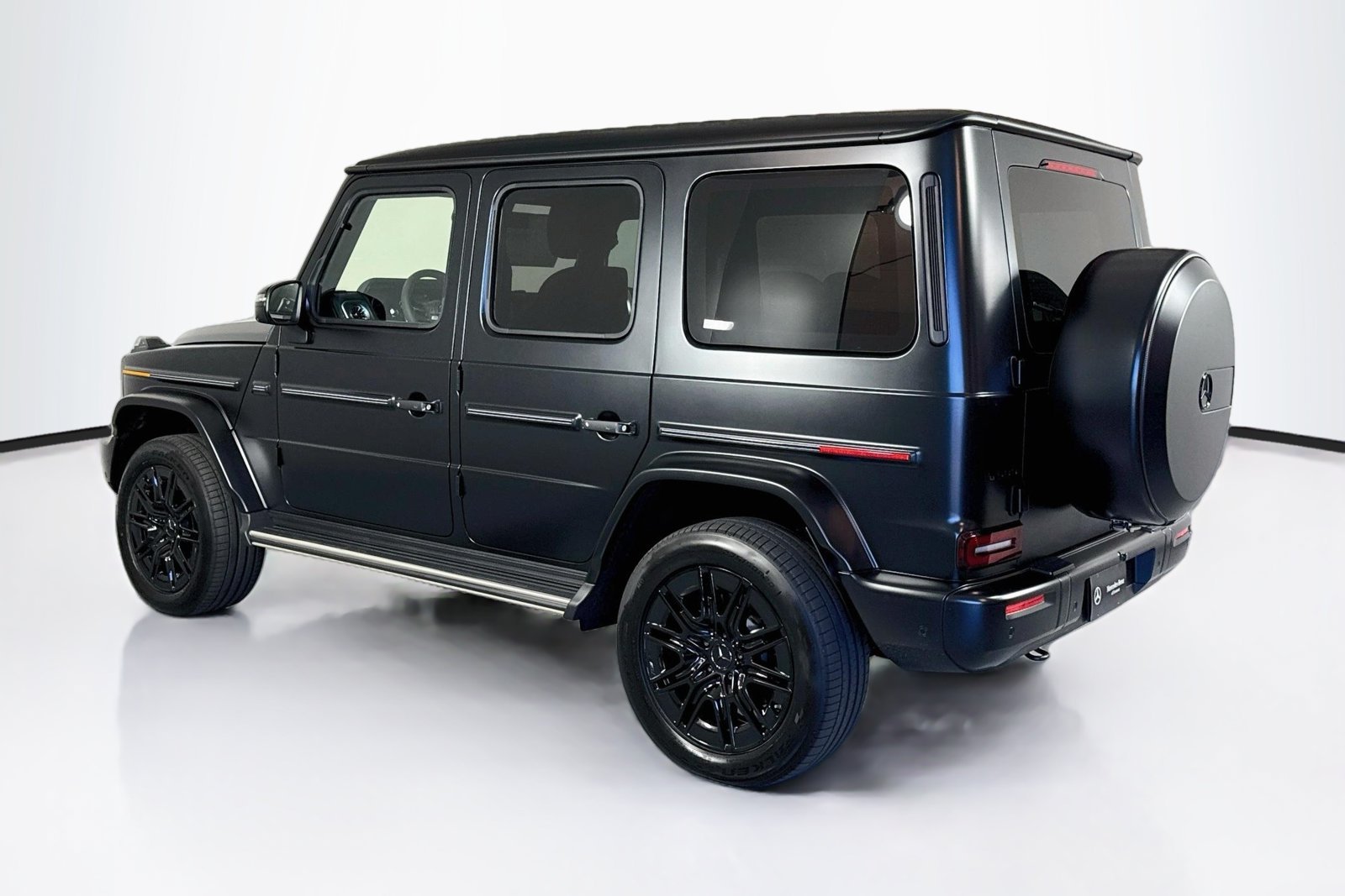 New 2027 MANUFAKTUR Night Black Magno Mercedes-Benz G 580e image 7