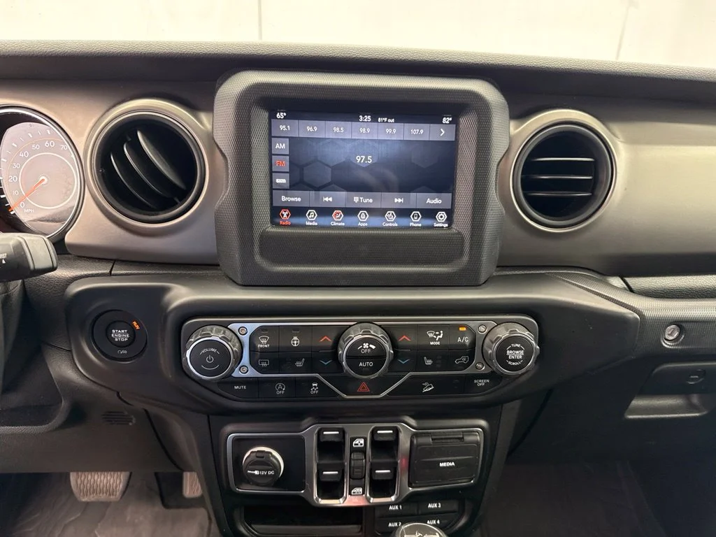 Used 2020 Bikini Pearlcoat Jeep Unlimited Sport image 20