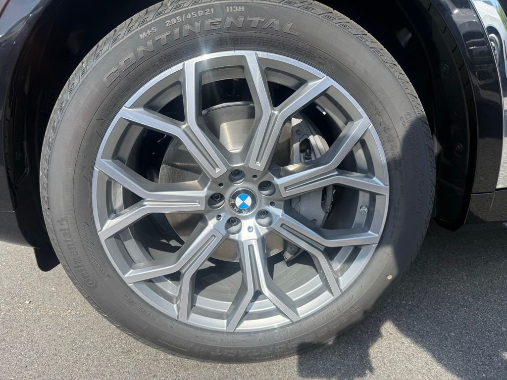 New 2027 Black Sapphire Metallic BMW xDrive40i image 5