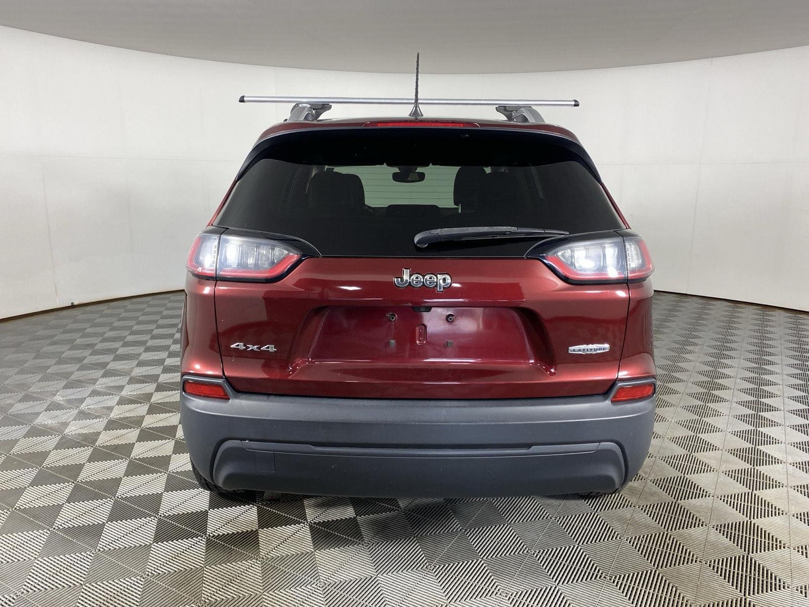 Used 2019 Velvet Red Pearlcoat Jeep Latitude Plus image 9