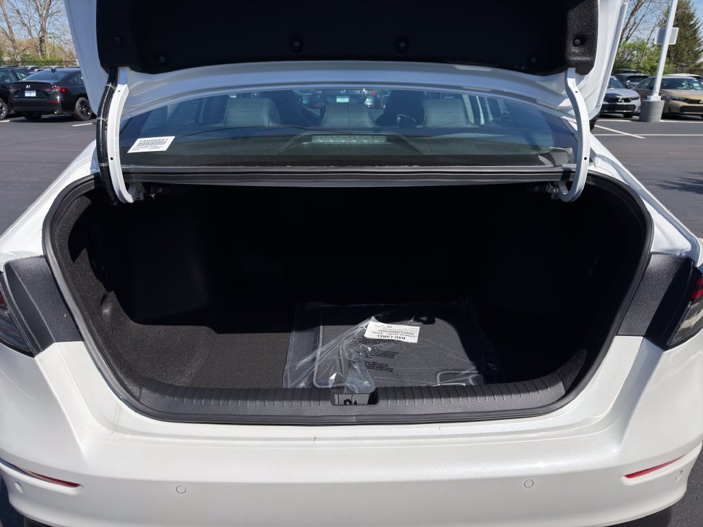 New 2026 Platinum White Pearl Honda Touring image 21