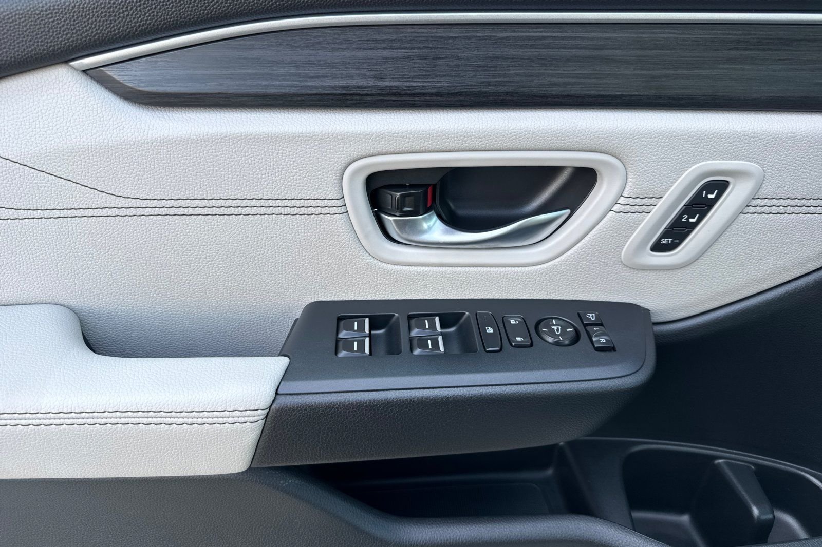 New 2026 Platinum White Pearl Honda Touring image 11