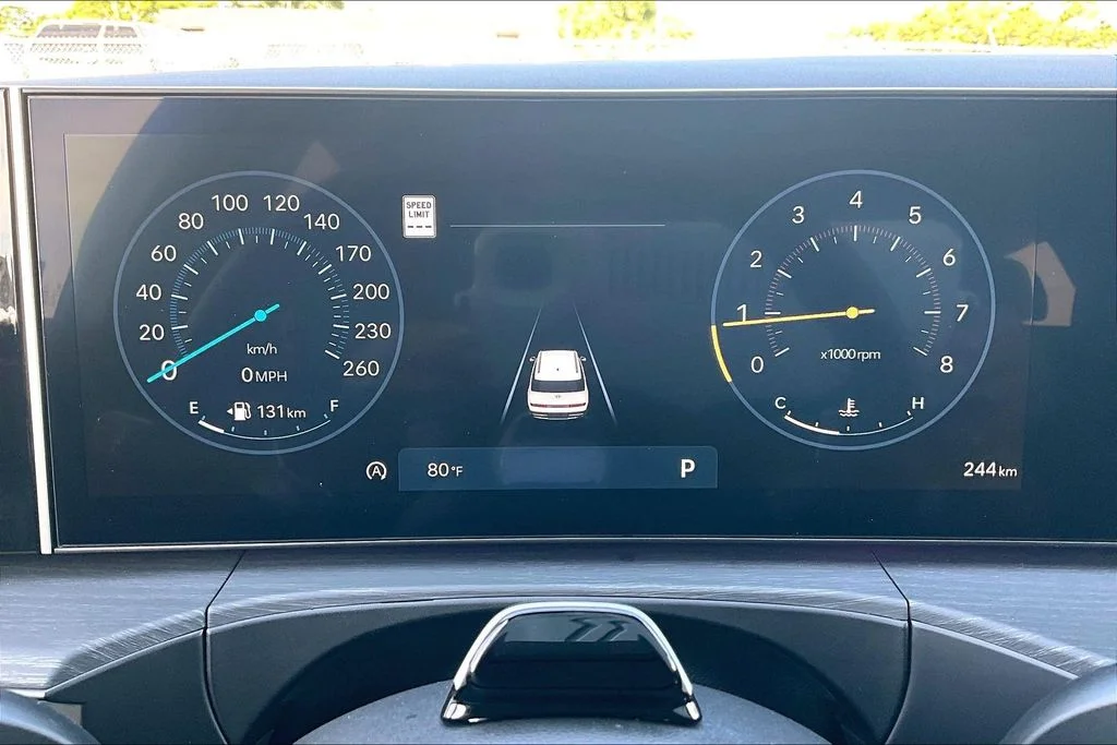2025 Hyundai Santa Fe Limited - Photo 20