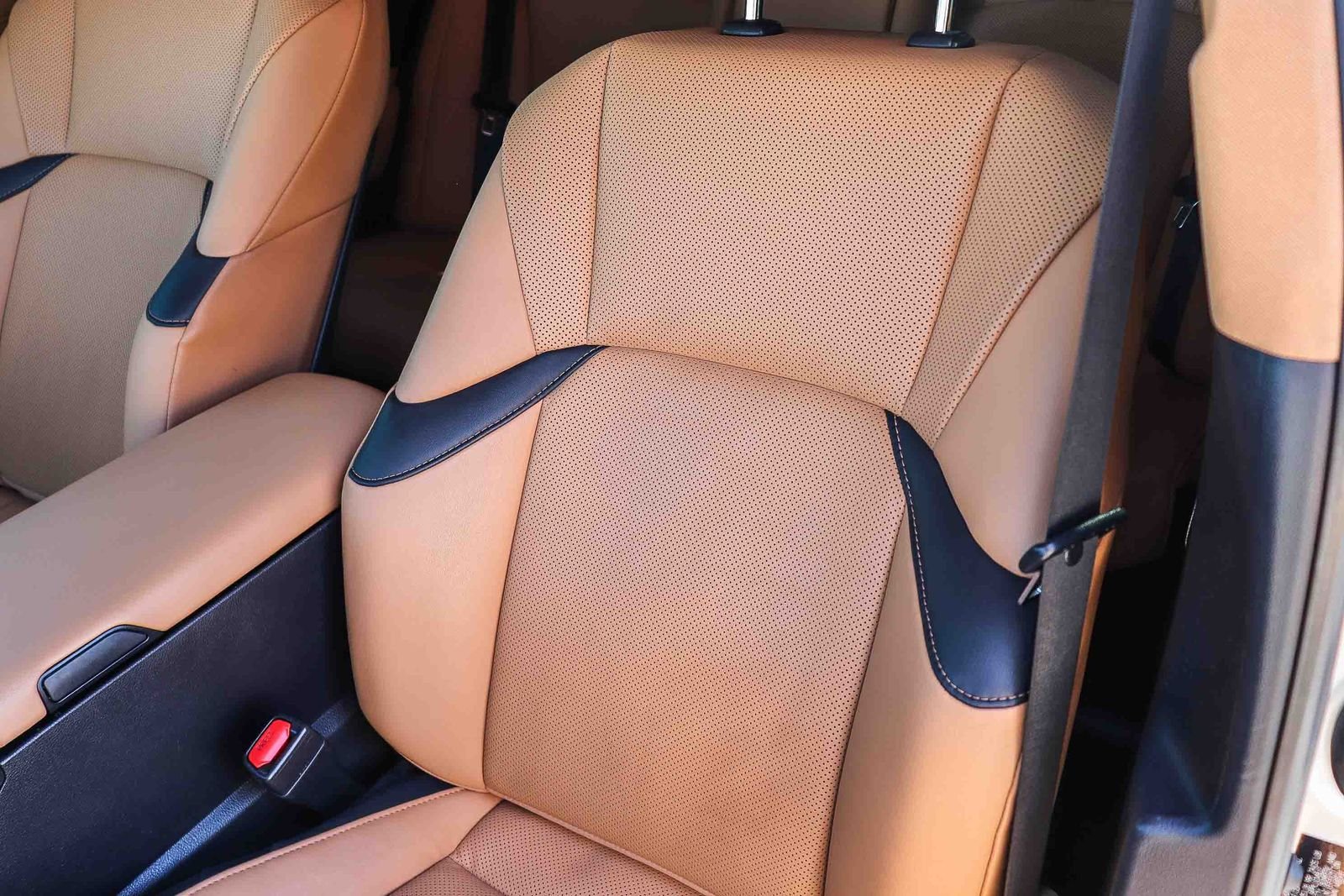 Certified Used 2022 Silver Lexus 300h image 31