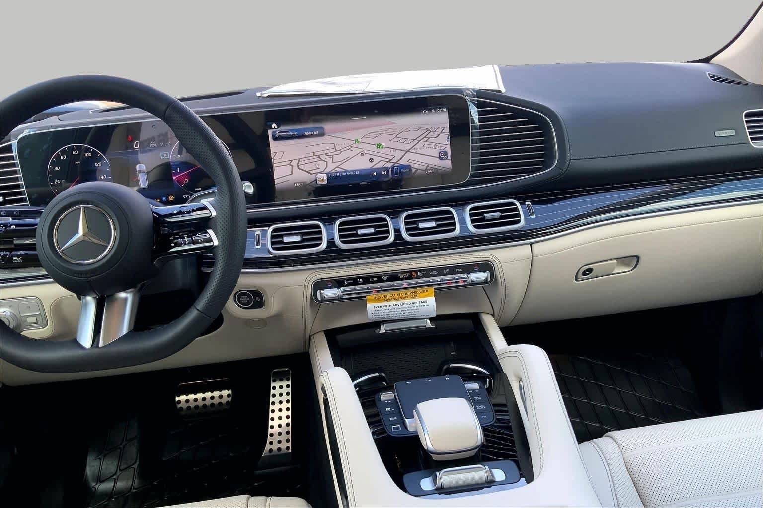 New 2026 MANUFAKTUR Moonlight White Metallic Mercedes-Benz GLS 580 image 6