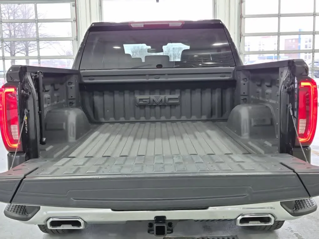 Used 2023 Onyx Black GMC SLT image 24
