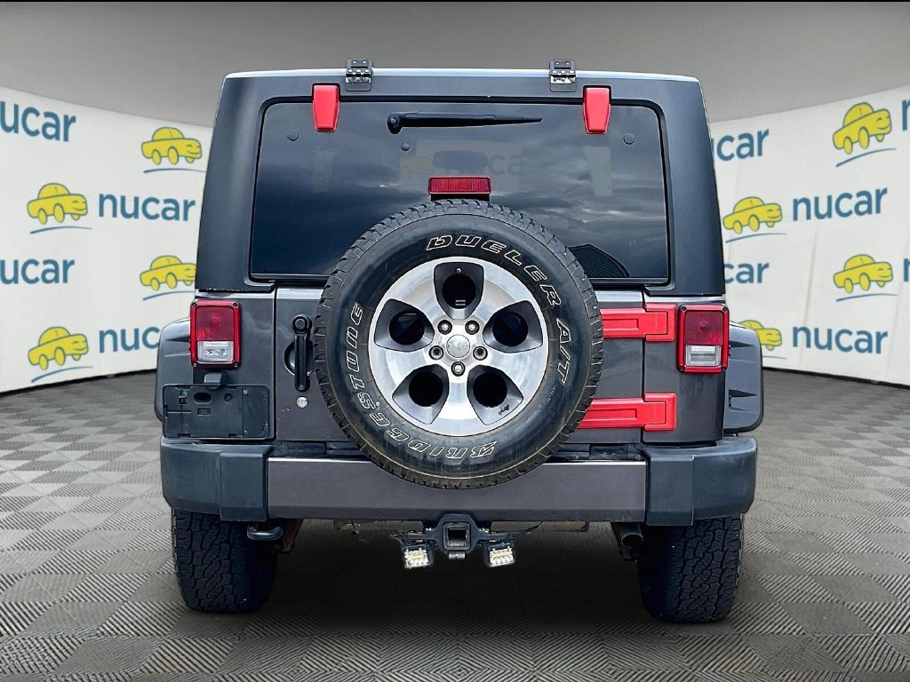 Used 2017 Granite Crystal Metallic Clearcoat Jeep Sahara image 5