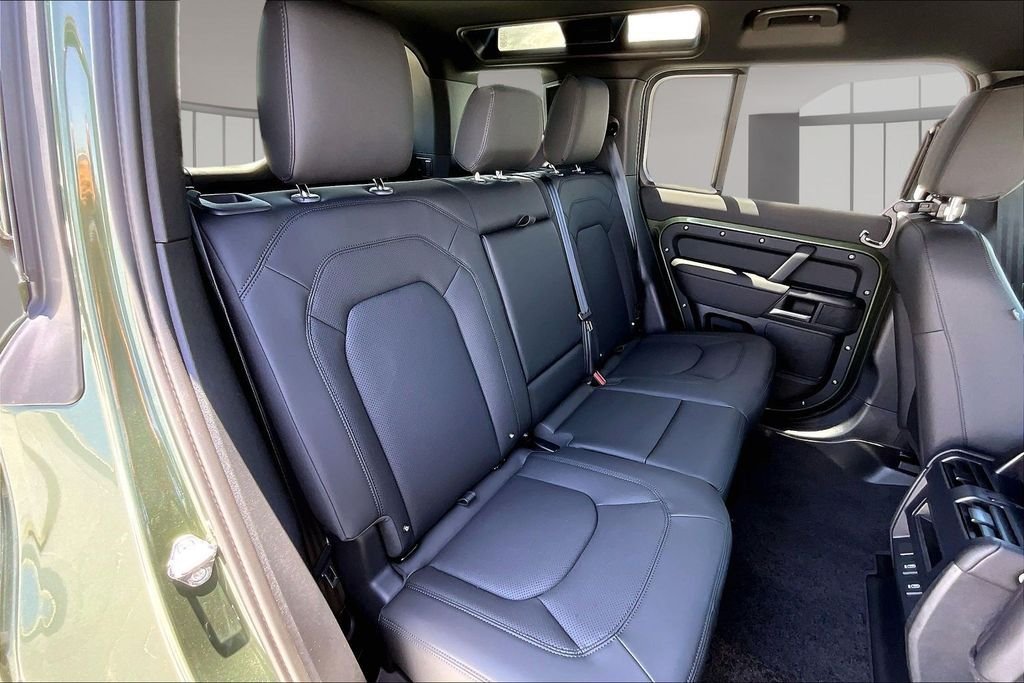 New 2026 WOOLSTONE GREEN Land Rover S 300PS  image 10