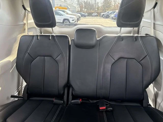 2024 Chrysler Pacifica Touring L - Photo 21