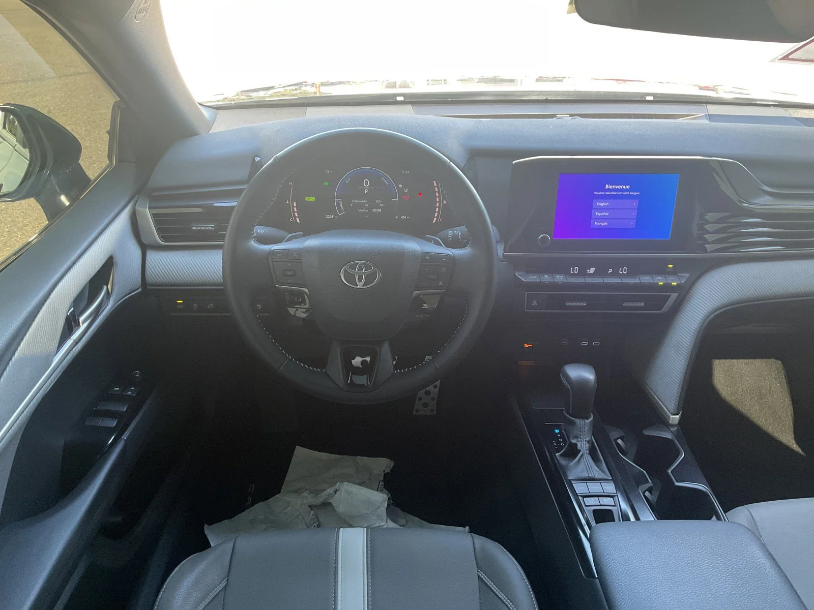 2025 Toyota Camry SE - Photo 14