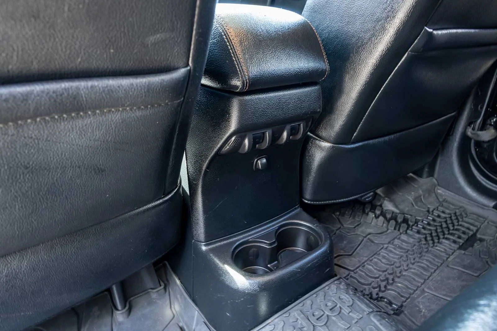 Used 2016 Black Clearcoat Jeep 75th Anniversary image 31