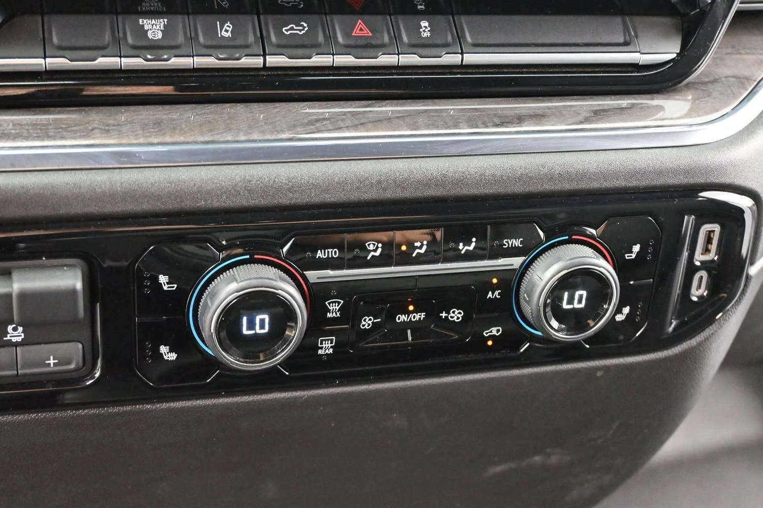 Used 2024 Summit White Chevrolet LTZ image 20