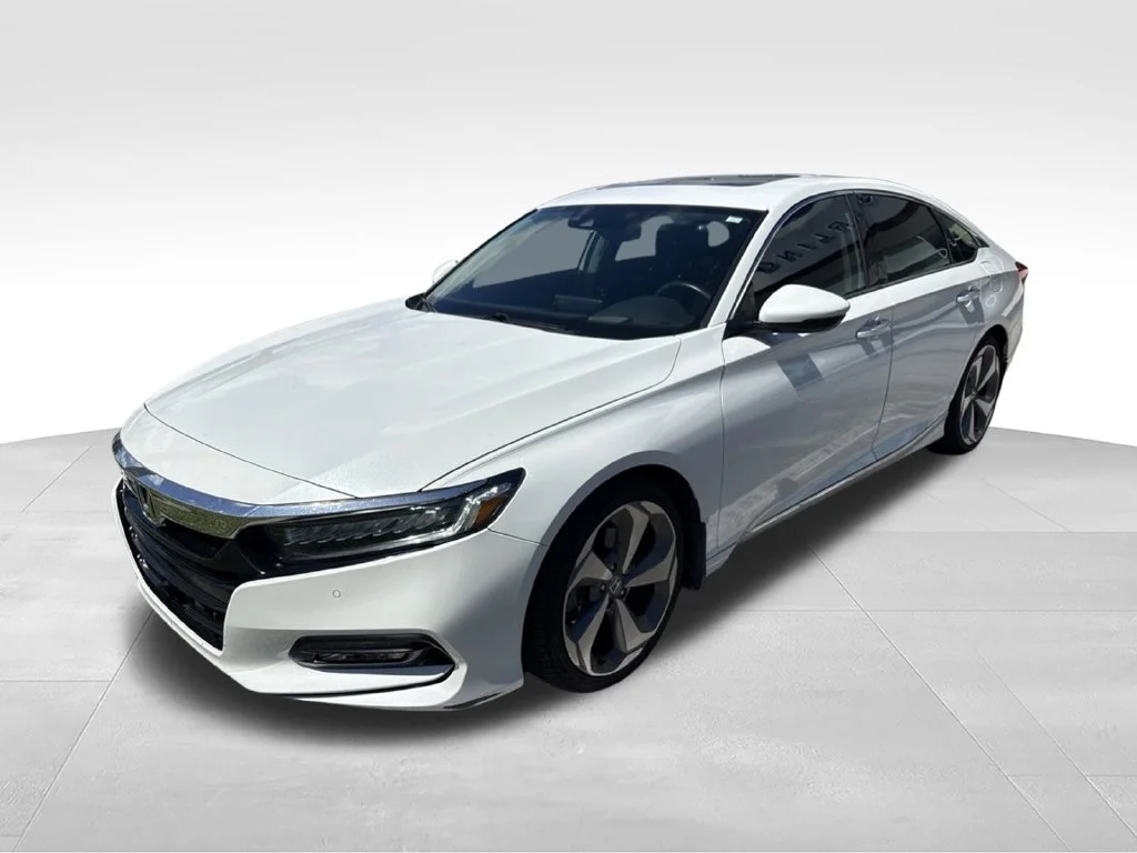 Used 2018 White Honda Touring image 2