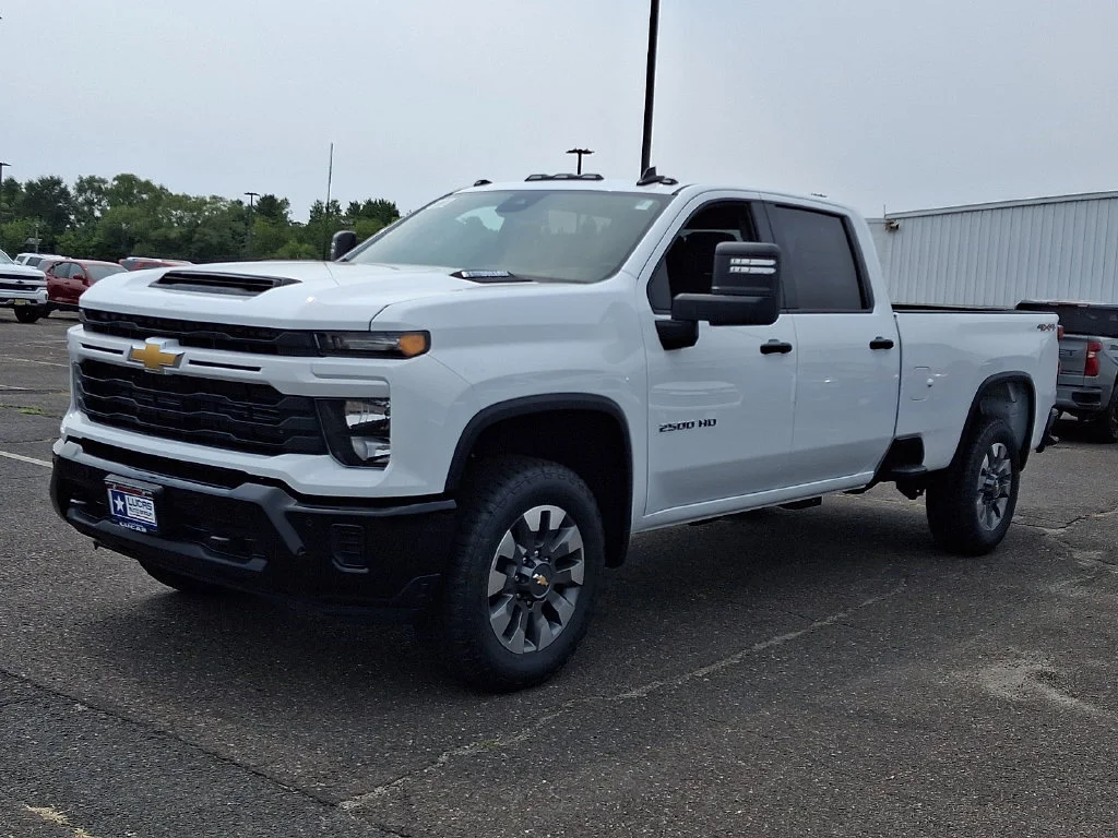 New 2026 Summit White Chevrolet Custom image 4