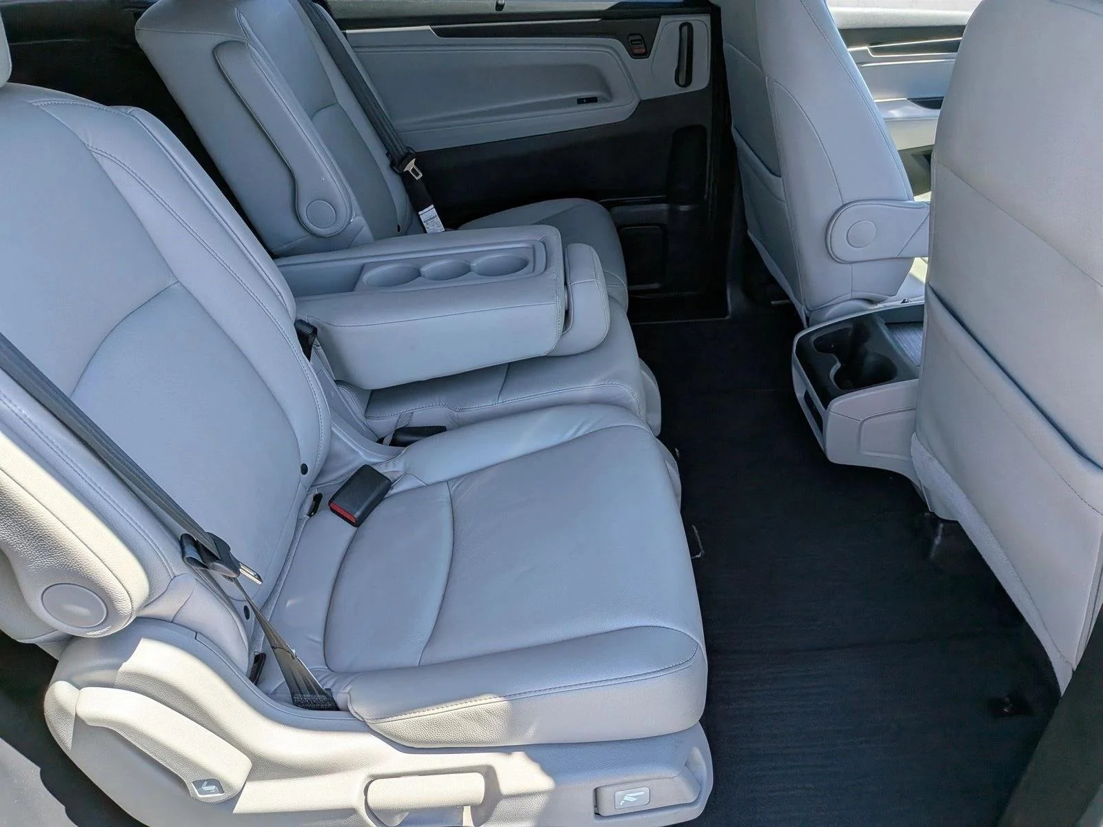 Used 2018 Silver/Gray Honda EX-L image 19